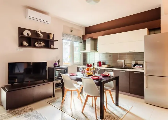 Sweet Comfort And Warmth * Kalamáta